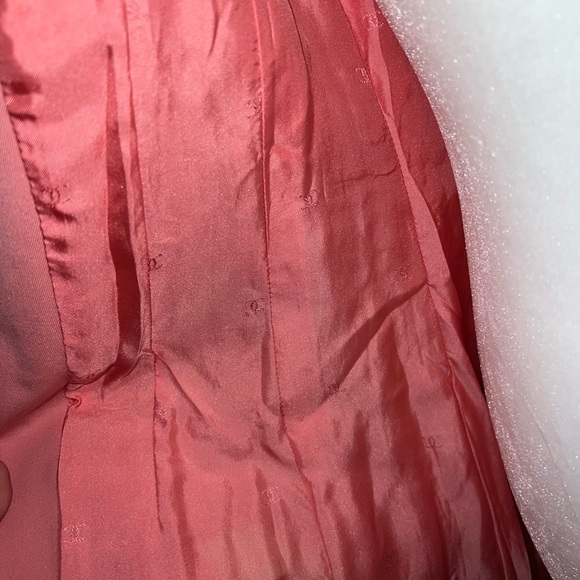 ❌ SOLD ❌ Authentic Vintage Chanel Pink Blazer Size 38 - Picture 3 of 16